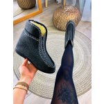 Pohodlné vyteplené papuče s ovčím rounem model 92 – Zboží Dáma