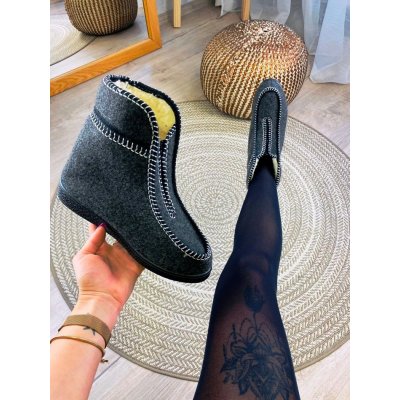 Pohodlné vyteplené papuče s ovčím rounem model 92 – Zboží Dáma