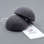 Konjac konjaková houbička s černým uhlím na problematickou a aknózní pleť černá – Zboží Mobilmania