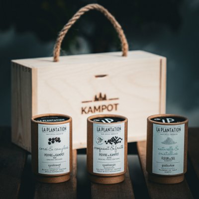 La Plantation Dárková sada Kampotský Pepř černý fermentovaný a Fleur de Sel 3x v dřevěné krabičce 50 g – Zboží Dáma