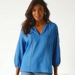 Jednobarevná halenka s macramé a ažurovou výšivkou modrá – Zbozi.Blesk.cz