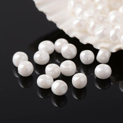 Skleněný rokajl - 8/0 - 3 mm - perleťově bílý - třída A - 1 g – Sleviste.cz