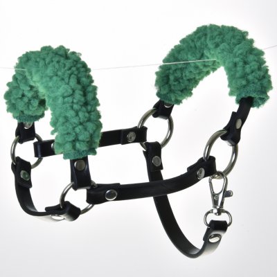 Černá ohlávka z koženky se zeleným beránkem M – Sleviste.cz