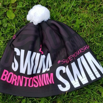 BornToSwim Zimní čepice černá s růžovým logem a bílou bambulí – Hledejceny.cz
