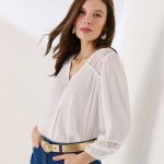 Halenka s výstřihem do V a macramé bílá – Sleviste.cz