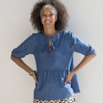 Džínová halenka se stuhami ve výstřihu a nabíranými rukávy k loktům modrá – Sleviste.cz