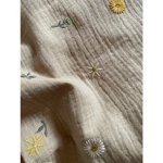 Kruhová šála světle hnědá s vyšívanými květy – Zboží Mobilmania