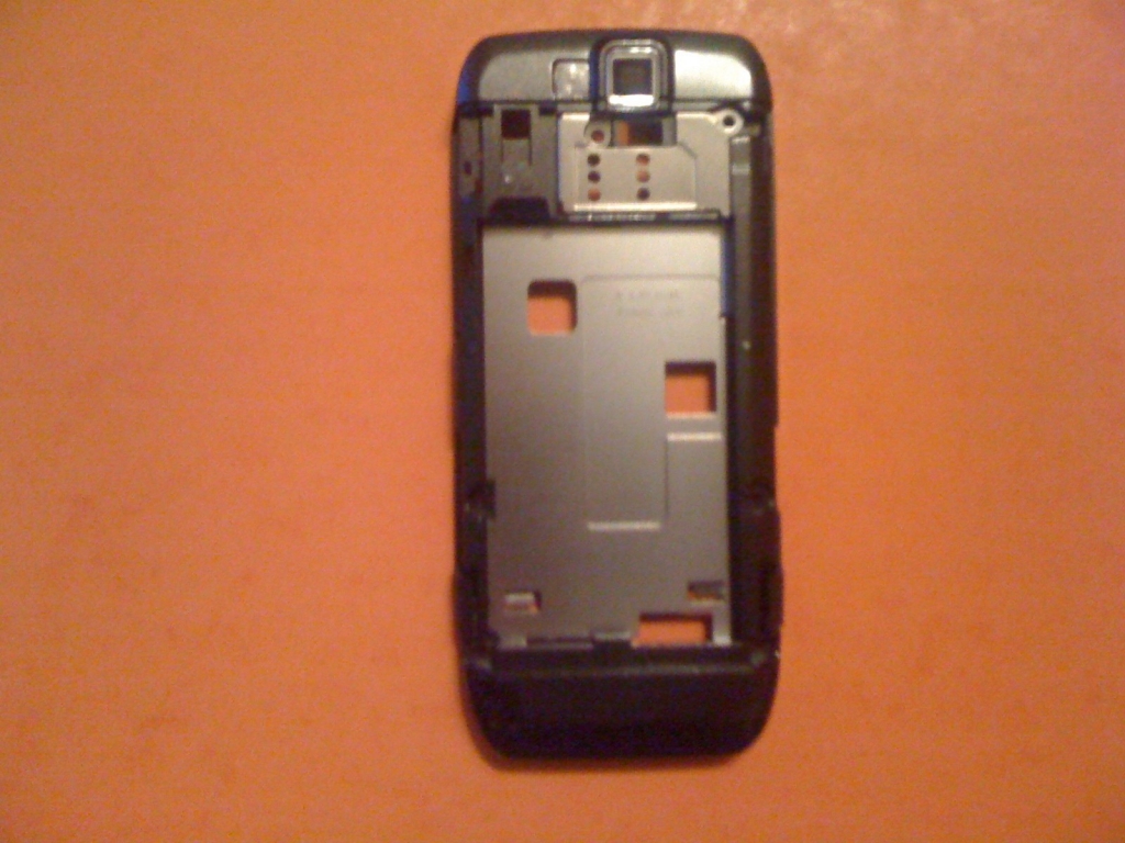 Kryt Nokia E66 střední šedý