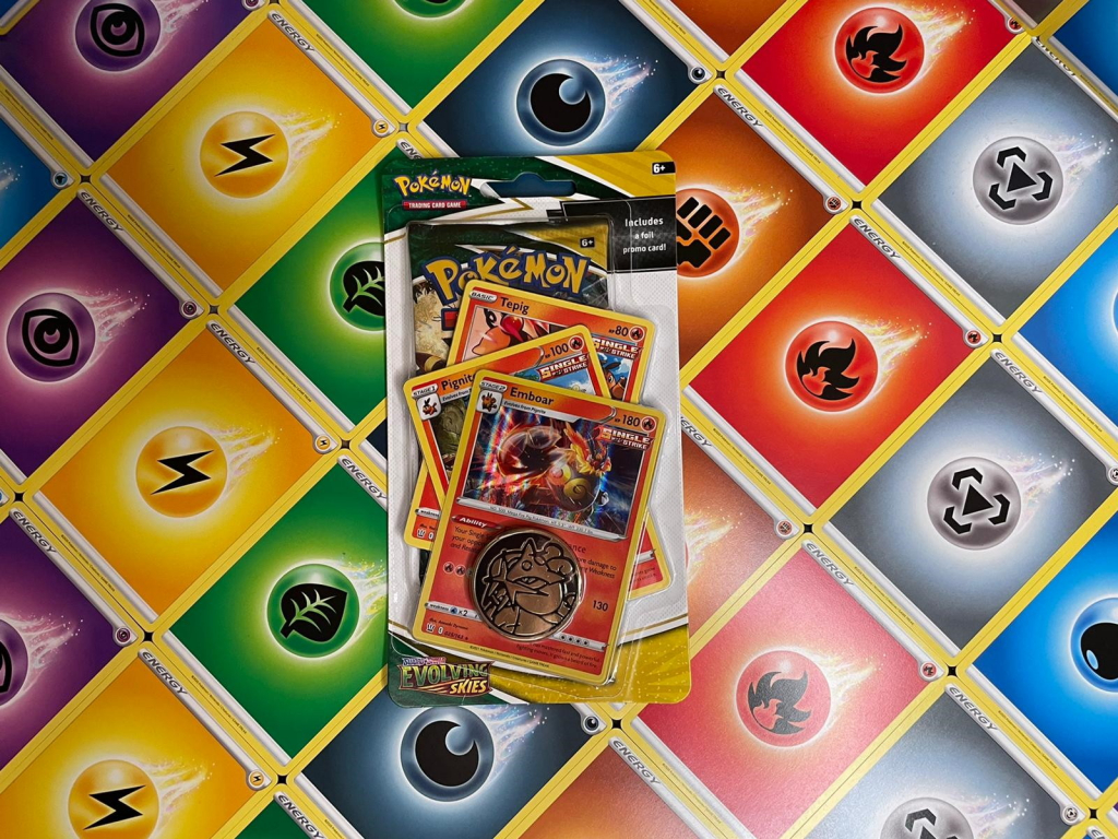 Pokémon TCG Evolving Skies Premium Checklane Blister Emboar