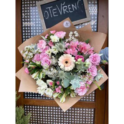 Pastelovka čerstvých květinDecentní, 27cm rozvoz Praha – Hledejceny.cz