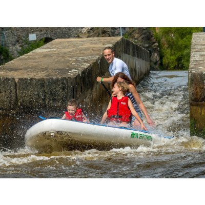 Jízda na BIG paddleboardu 4 osoby 14,5 kilometrů – Hledejceny.cz