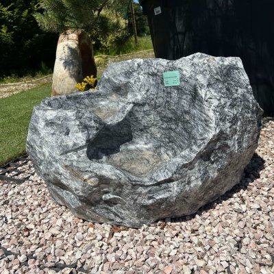 Šedá mramorová fontána – zahradní vodní prvek z přírodního kamene – Zboží Dáma