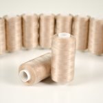 Takoy Polyesterová nit TKY 500 m barva béžová – Zbozi.Blesk.cz