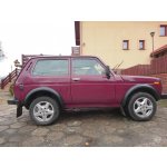 Lada Niva 76-10 s lištou Plastové lemy