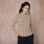 Tričko se stojáčkem, zvlněným zakončením a leopardím potiskem režná/hnědošedá – Hledejceny.cz