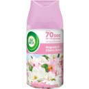 Air Wick Freshmatic Max náplň do osvěžovače vzduchu magnolia a kvetoucí třešeň 250 ml