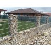 Pletiva TopGabion Gabionový plot - v. 0,8 m, d. 2,5m, š. 20-40 cm, oko 5x20 cm, sloupek 2x1,2m + komponenty