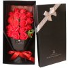 Květina Medvídárek rudý puget z mýdlových růží v dárkovém boxu