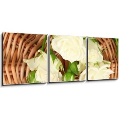 Obraz 3D třídílný - 150 x 50 cm - Beautiful white roses on wicker mat close-up Krásné bílé růže na proutěné rohože blízko