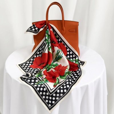 hedvábný šátek Vlčí máky – Sleviste.cz