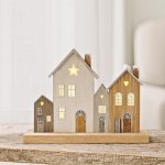 BOLTZE Dřevěná vánoční LED vesnička 2 druhy Barva: Bílá – Zboží Dáma