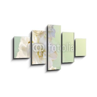 Obraz 5D pětidílný - 125 x 70 cm - Beautiful vertical frame with a bouquet of white roses Krásný svislý rám s kyticí bílých růží – Zbozi.Blesk.cz