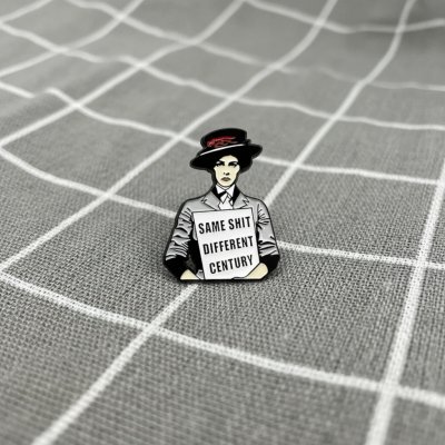 Pinarna Žena s nápisem Same sh*t different century Stejné sr*čky, jiné století – Zboží Dáma