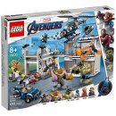 LEGO® Super Heroes 76131 Bitva o základnu Avengerů