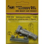 CMK Wehrmacht soldier resting and smoking pipe 1 fig 1:35 – Zboží Dáma