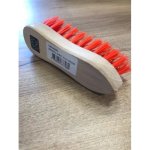 Kartáček na kopyta dřevěná rukojeť červený – Zbozi.Blesk.cz