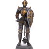 Mayer Chess Cínový vojáček středověký rytíř s řemdihem a francouzskou lilií na hrudi 105mm