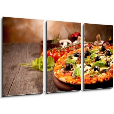 Obraz 3D třídílný - 90 x 50 cm - Delicious fresh pizza served on wooden table Chutná čerstvá pizza podávaná na dřevěném stole – Zbozi.Blesk.cz