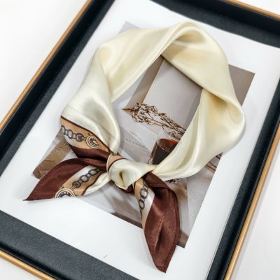 Hedvábný šátek krémový se zdobeným okrajem – Zboží Mobilmania