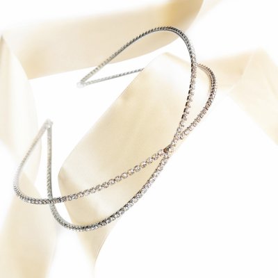 Jemná svatební čelenka stříbrná posázená zirkony ve tvaru kříže – Zboží Dáma