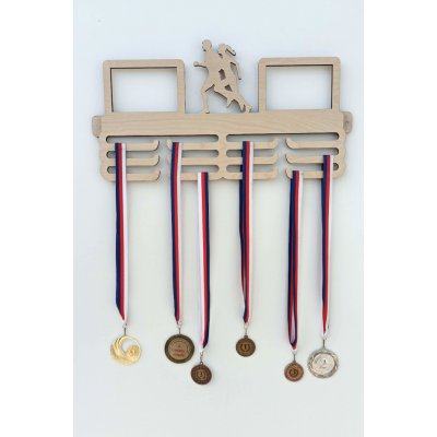 MAJADESIGN Věšák na medaile s fotorámečky Běh Přírodní dřevo – HobbyKompas.cz