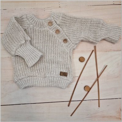 Pletený svetřík pro miminko s knoflíčky Lovely prodloužené náplety sv. šedý