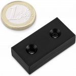 Neodymový magnet kvádr 39 × 19 × 10 mm, černý, vodotěsný plast, 2 otvory M4, síla 13 kg – Hledejceny.cz