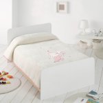 PIEL S.A. Dětská španělská deka s výšivkou Medvídek světle růžová – Sleviste.cz