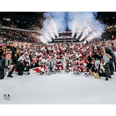 Fanatics Authentic Plakát Carolina Hurricanes NHL 2026 Stanley Cup Champions Team Celebration – Sleviste.cz