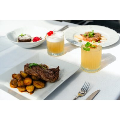 Degustační 3chodové signature menu s lahví frizzante v Pytloun Sky Bar pro 2 osoby – Hledejceny.cz