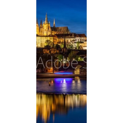 WEBLUX 110013090 Samolepka na dveře fólie Prague Castle Pražský hrad Hradčany odrážející se v řece Vltavě v Praze Česká republika v noci rozměry 90 x 220 cm – Zboží Mobilmania