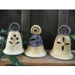 Keramikaportal.eu-Zvonek vyřezávaný přírodní barva 10x5cm. Ručně točený a zdobený,z pohodlným uchopením,a stříbrným zvukem zvonk – Hledejceny.cz