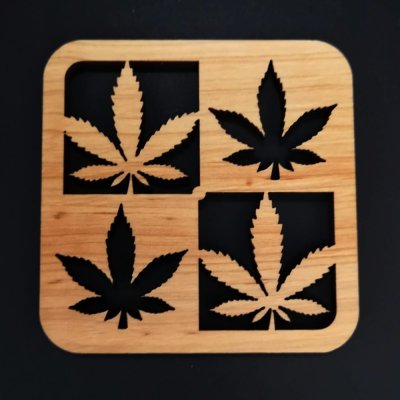 Amadea Dřevěný podtácek hranatý se 4 listy masivní dřevo 10x10cm – Zboží Mobilmania