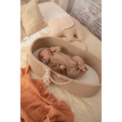 Háčkovaný Mojžíšův koš z bavlny ručně vyrobený s matrací pro miminka Latte – Sleviste.cz