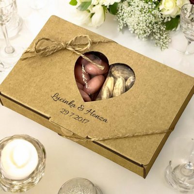 Nutworld Dárková svatební krabička na míru 2x50g - labutě Kombinace mandliček: v jahodovém jogurtu + mandle solené Obrázek: Srdce Bude – Zboží Dáma