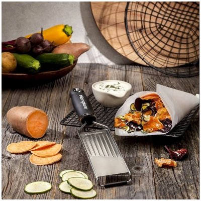 Ruční kráječ na zeleninu a ovoce z nerezové oceli MICROPLANE GOURMENT SLICER černý