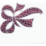 Zlatnictví Zlatíčko stříbrná brož mašle s granáty 970.00015 – Zboží Dáma