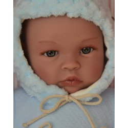 Asivil Realistické miminko chlapeček LEO v huňatých rukavičkách