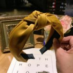 Amparo Miranda® Látková čelenka do vlasů Miranda Krémová – Sleviste.cz