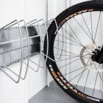 Stojan na kola „bikeHolder“ do domku BIOHORT - sada pro 3 kola – Zboží Dáma